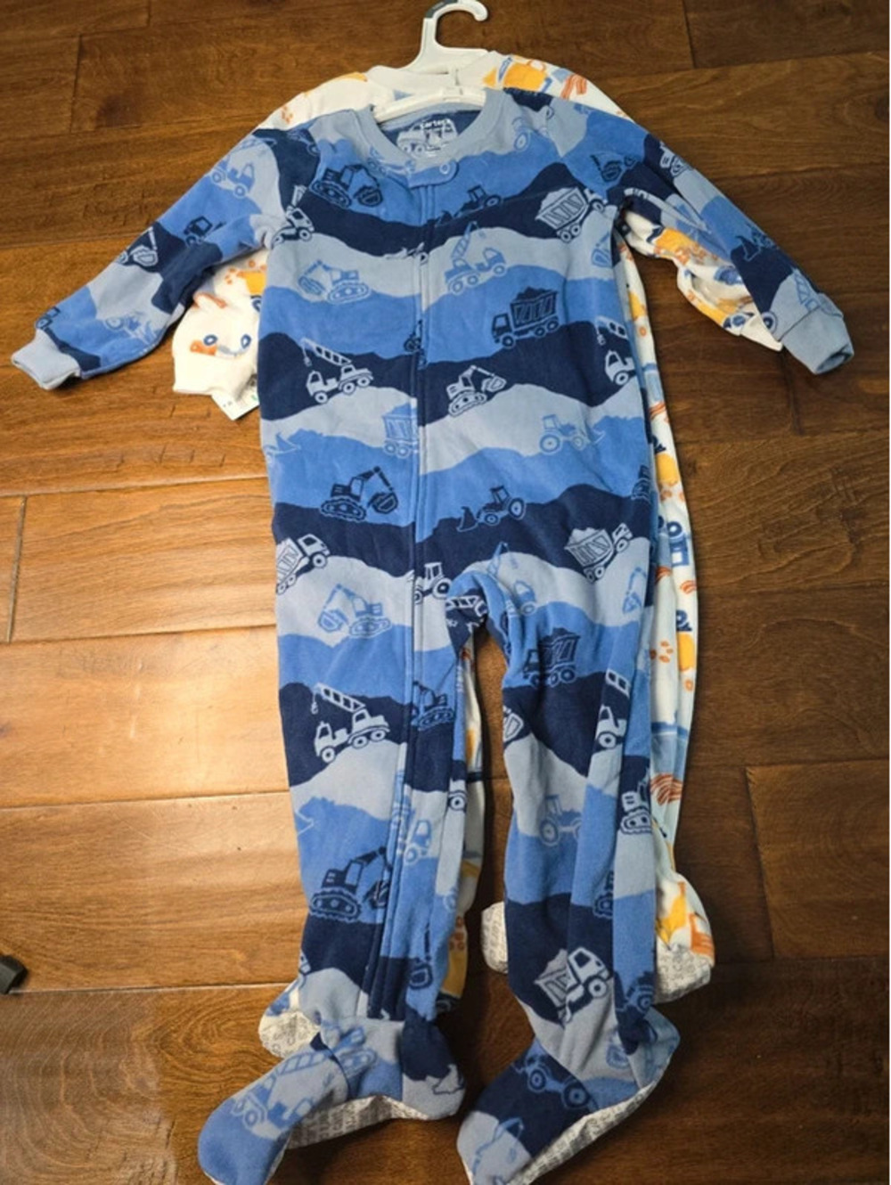 3t brand new fleece carter's pajamas item 528G7